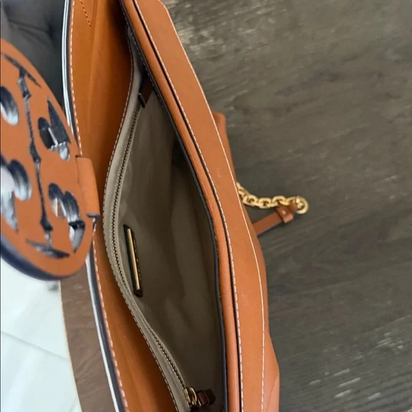 Tory Burch Shoulder Bag with Gold Chain - Picture 7 of 12